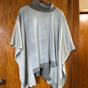 Ivanka Trump short sleeve pinch style sweater longer  on sides